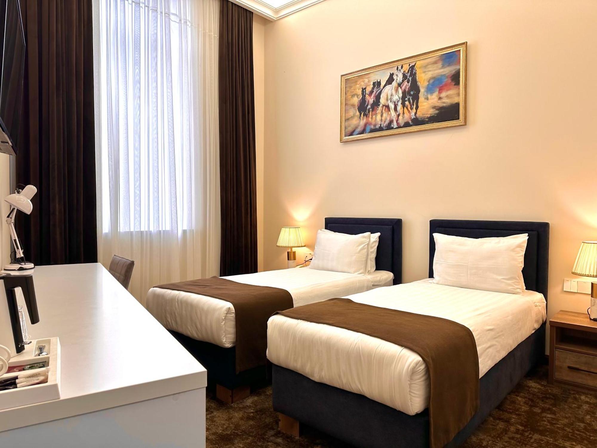 Garnet Hotel Tashkent Ngoại thất bức ảnh