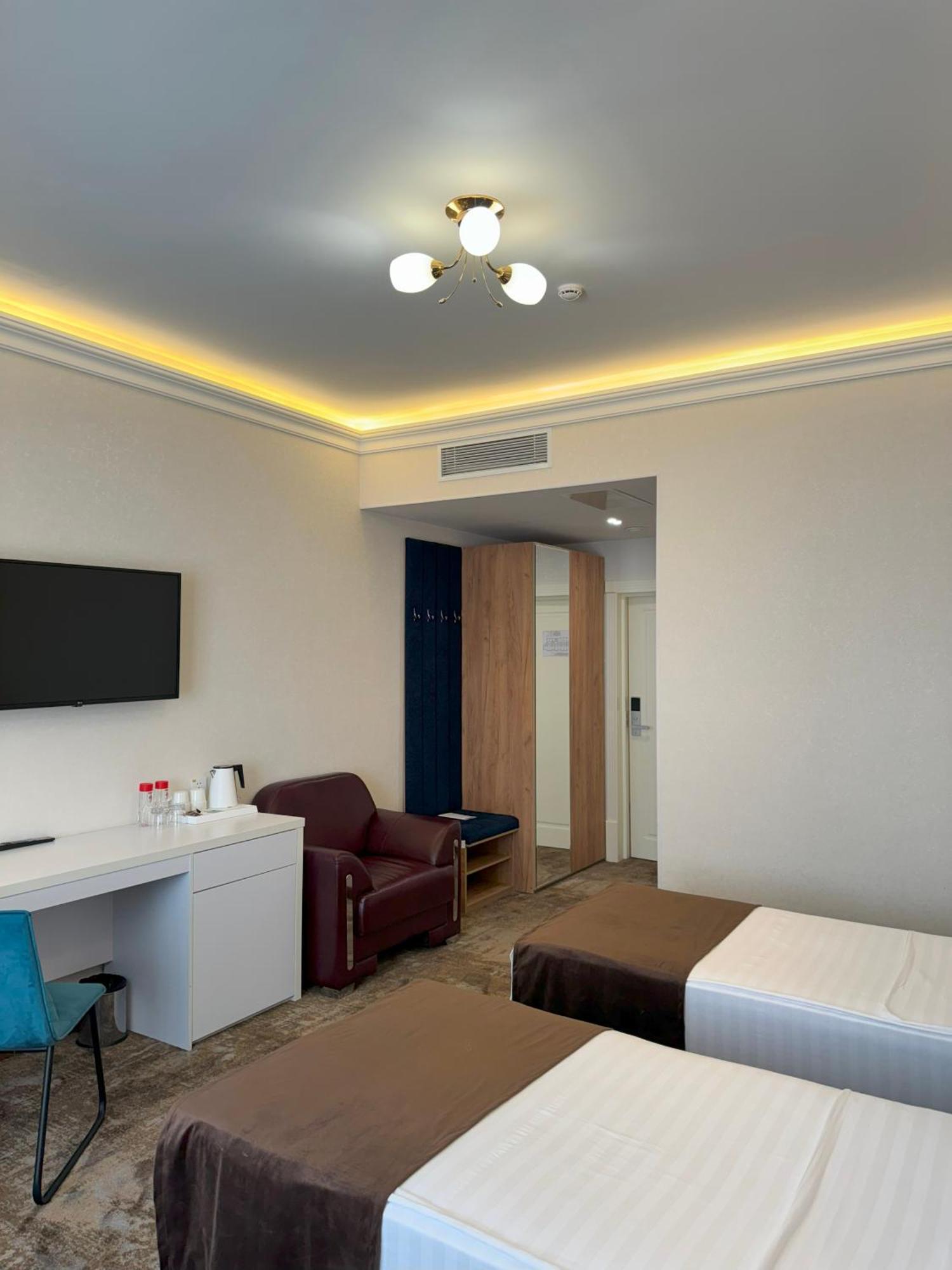 Garnet Hotel Tashkent Ngoại thất bức ảnh