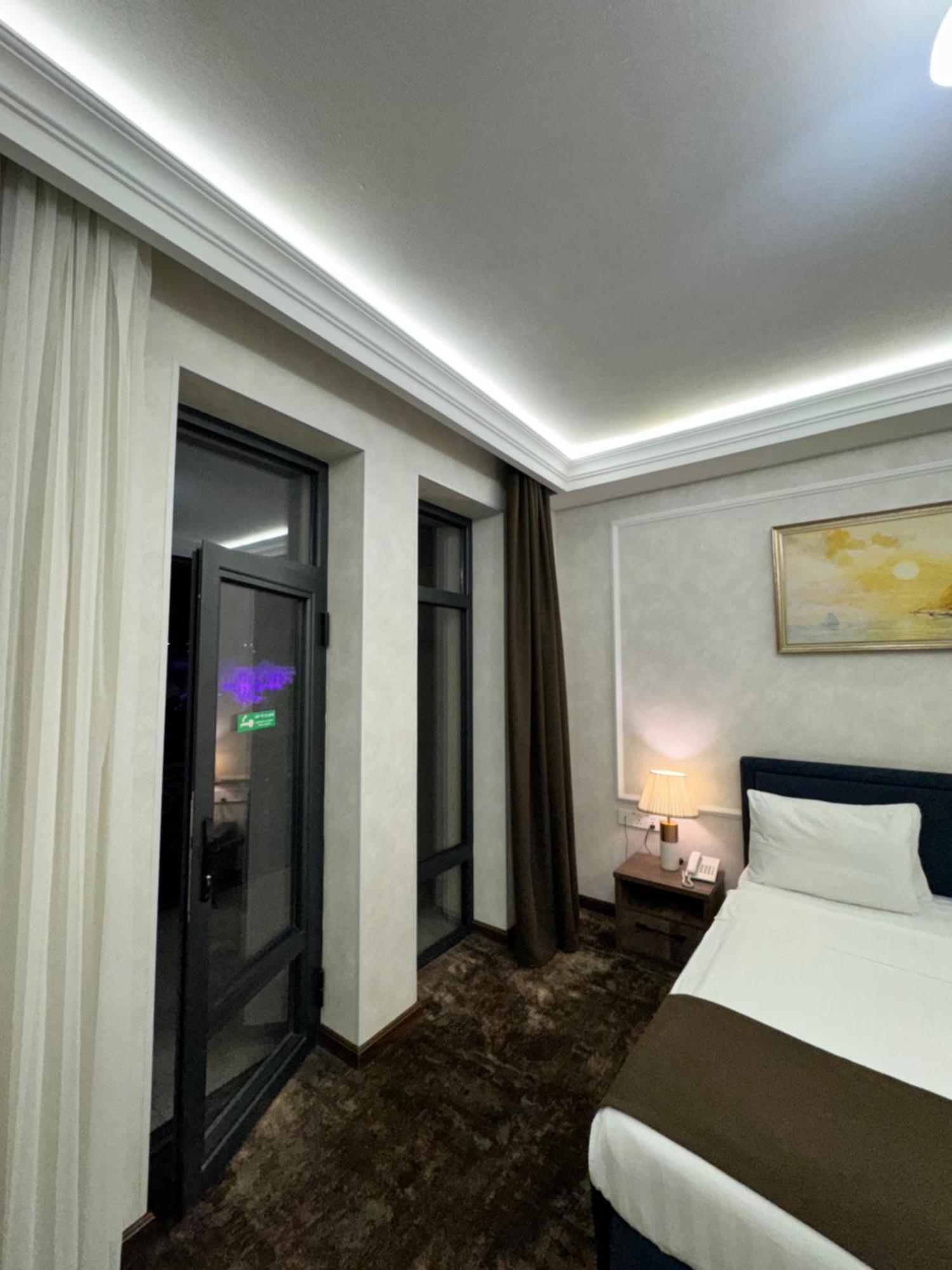 Garnet Hotel Tashkent Ngoại thất bức ảnh
