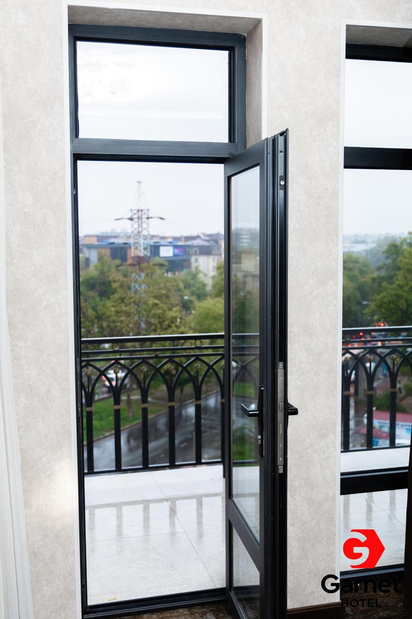 Garnet Hotel Tashkent Ngoại thất bức ảnh