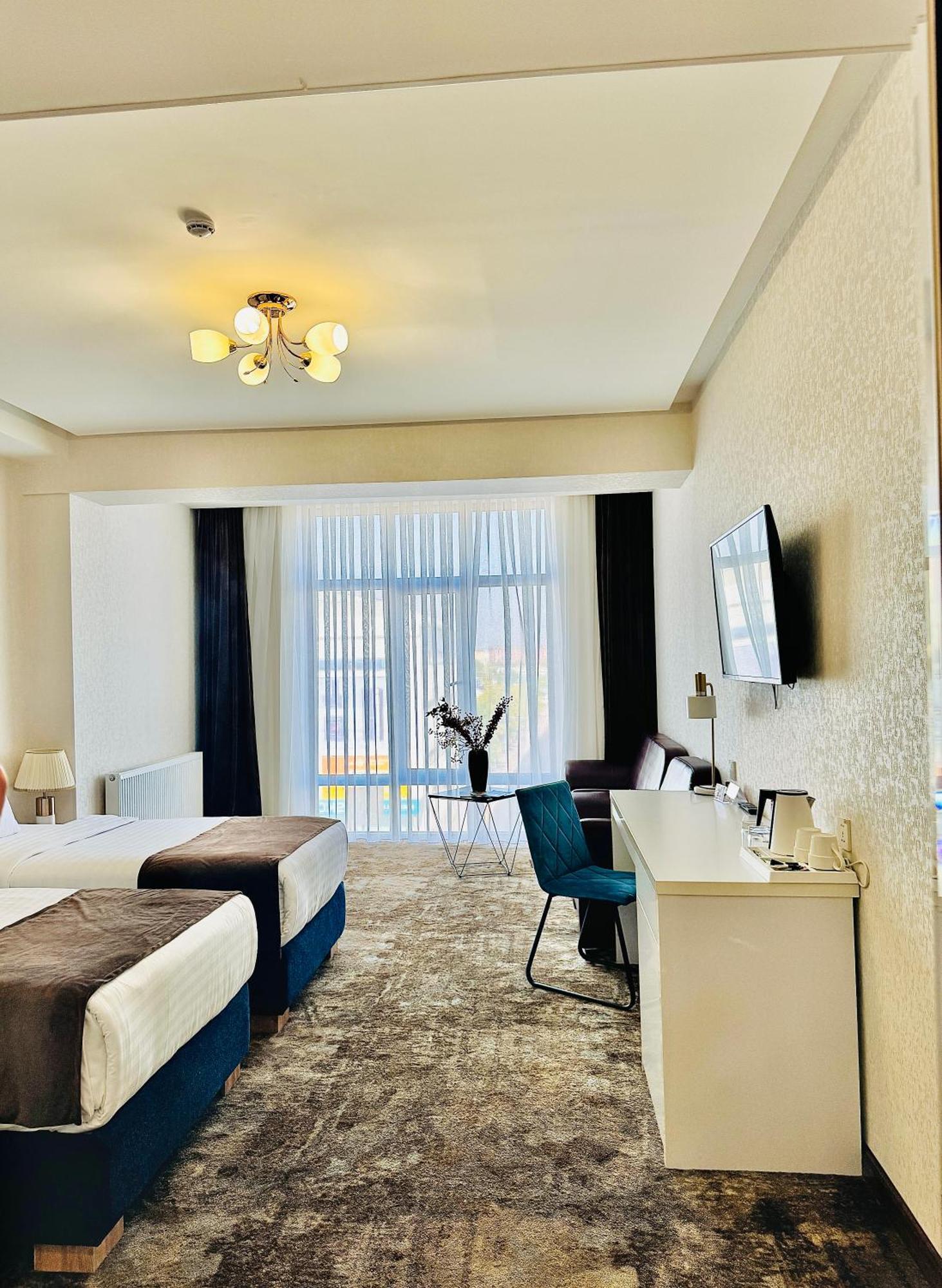 Garnet Hotel Tashkent Ngoại thất bức ảnh